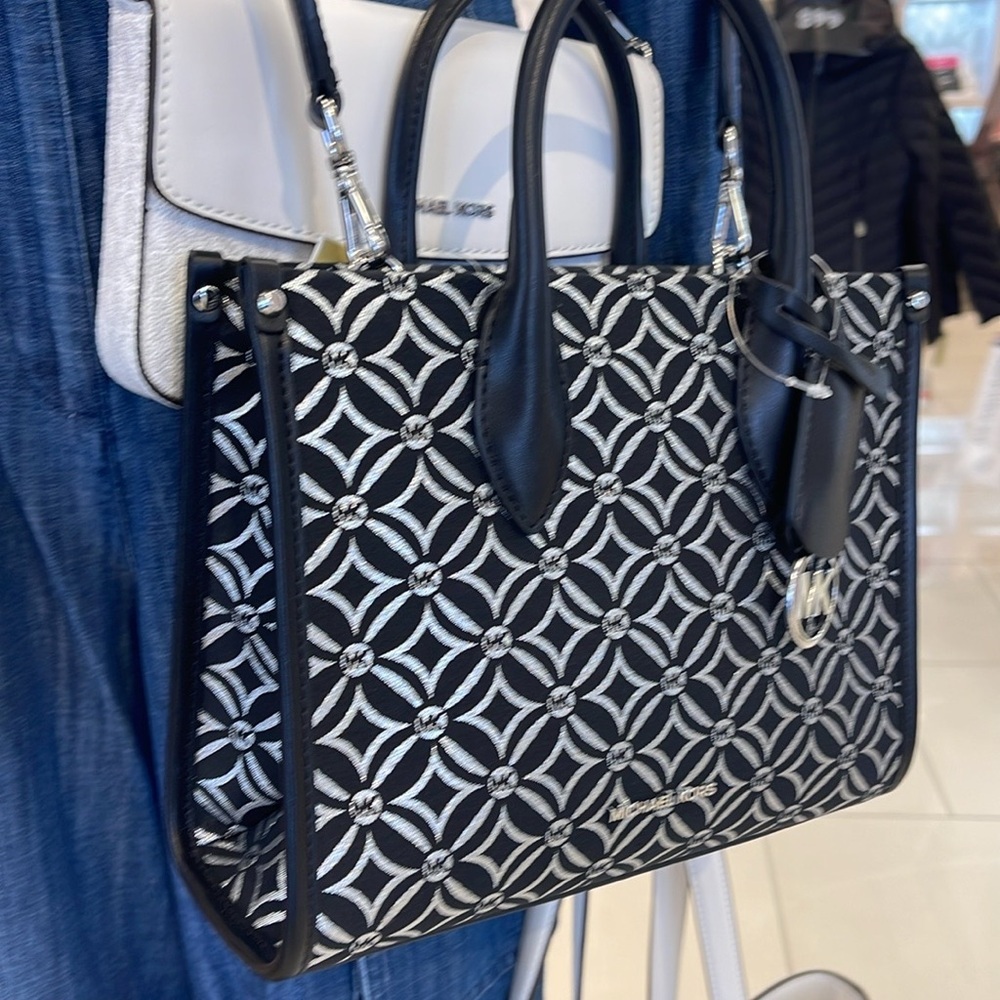 Michael Kors Mirella Small Metallic Logo Jacquard Crossbody Bag Black/Silver
NW - Picture 6 of 16